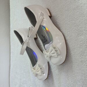 Josmo Kids Maryjane Low Heel Sandals Size 3 WhiteS